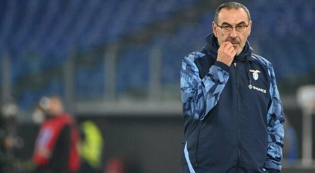 Lazio, il contratto di Sarri è compilato: Fabiani aspetta il “sì” per raggiungerlo in Toscana. Nodo condizioni tecniche…