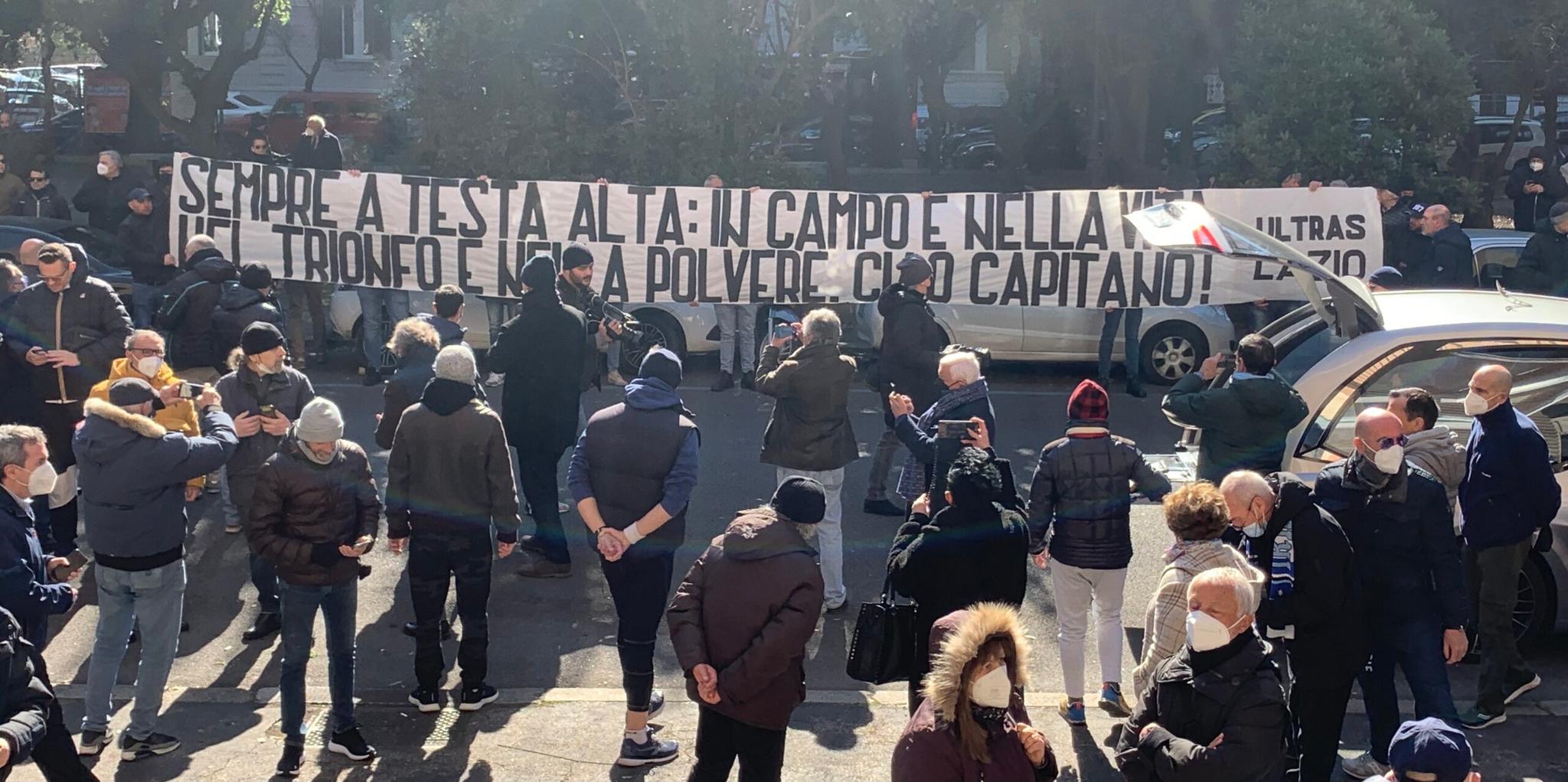 Lazio, i funerali di Pino Wilson. Immobile: “Lui la storia di questo club” (VIDEO)