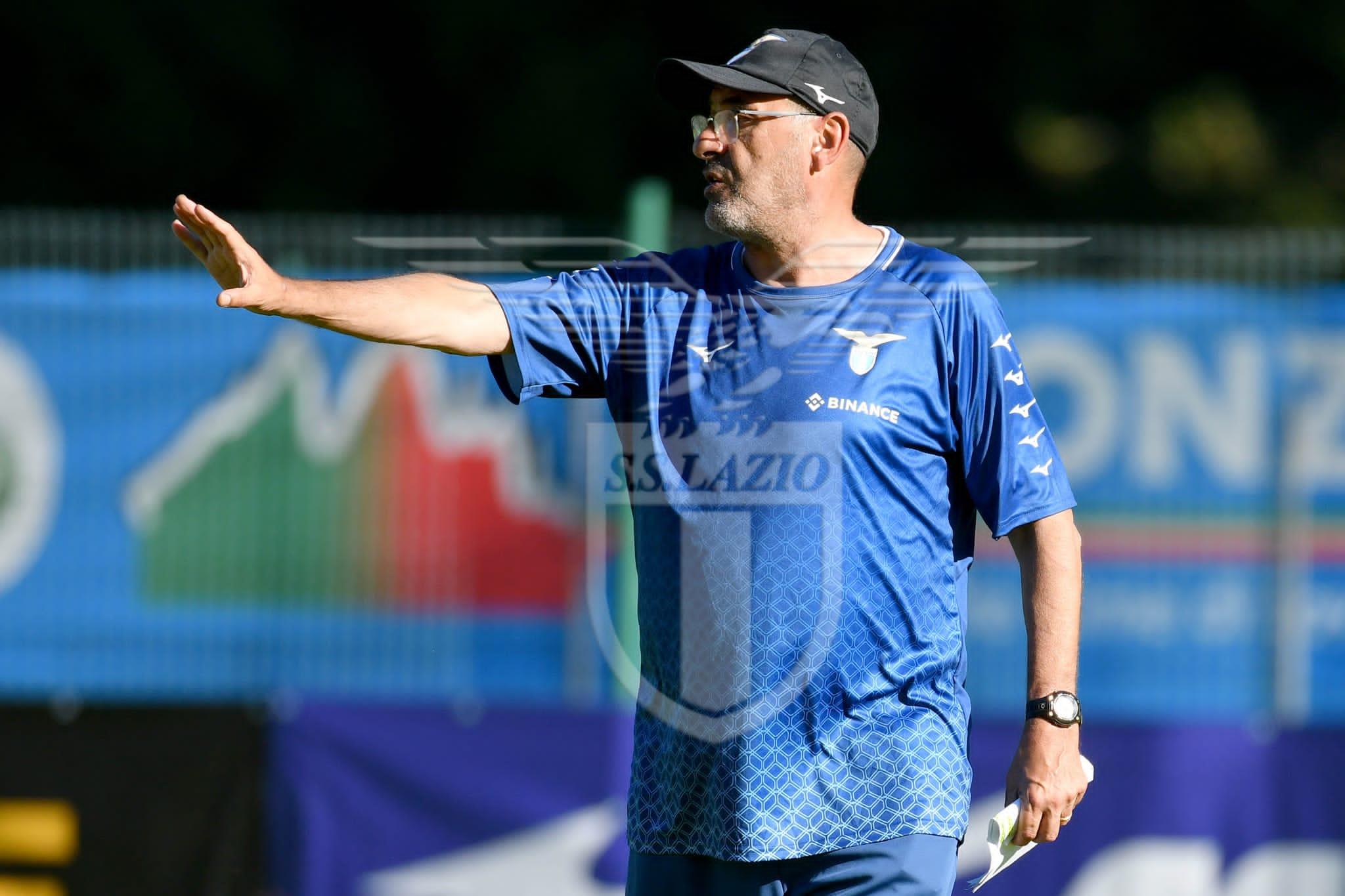 AURONZO GIORNO 14 – Fastidio per Immobile. Difesa: Sarri prova il quartetto titolare, frizione tifosi-Acerbi e allenamento interrotto (VD)