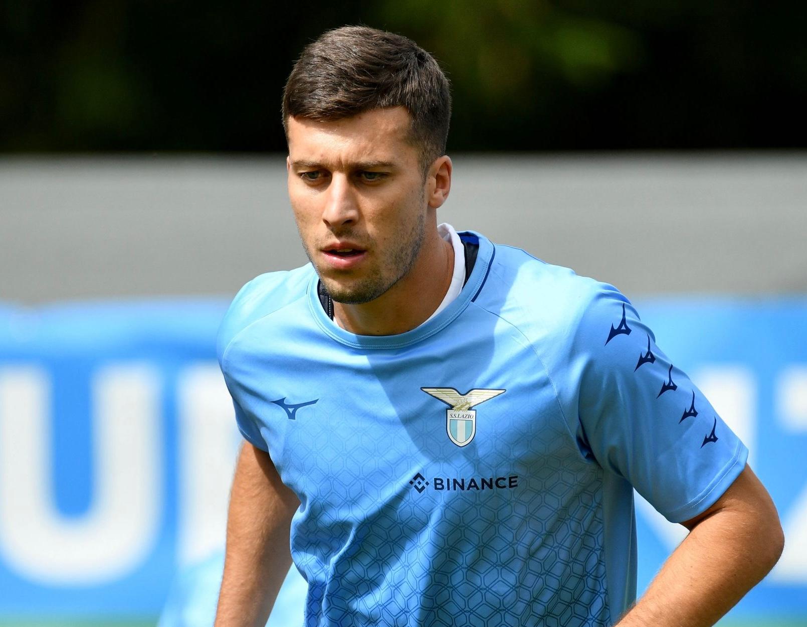PRESENTAZIONE – Casale: “La Lazio e Sarri, sono al top. Deve crescere in tutto ed adattarmi al nuovo modo di difendere. Sogno l’Italia” (AUDIO)
