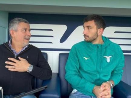 ESCLUSIVA – Radiosei incontra Cataldi: “L’odio del derby finisce al 90′. Sarri unico e ci siamo chiariti”. Poi su Immobile ed i nuovi: “Guendo matto, Rovella promette, Kamada di ghiaccio…” (AUDIO)