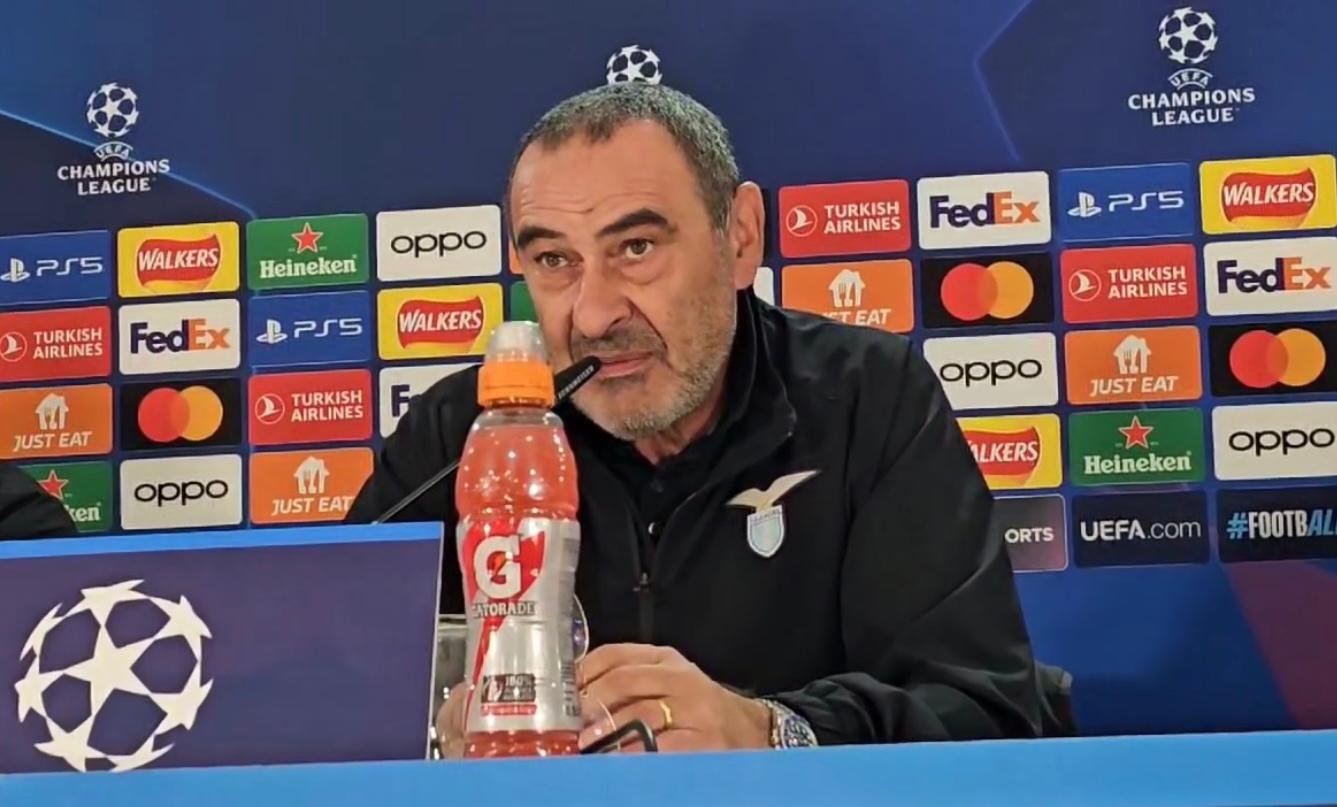 Sarri in conferenza: “Mi gusto la soddisfazione. Rigore netto, Roma a zero palle gol. Forse ho ritrovato la mia Lazio”. Poi su Mandas… (AUDIO)
