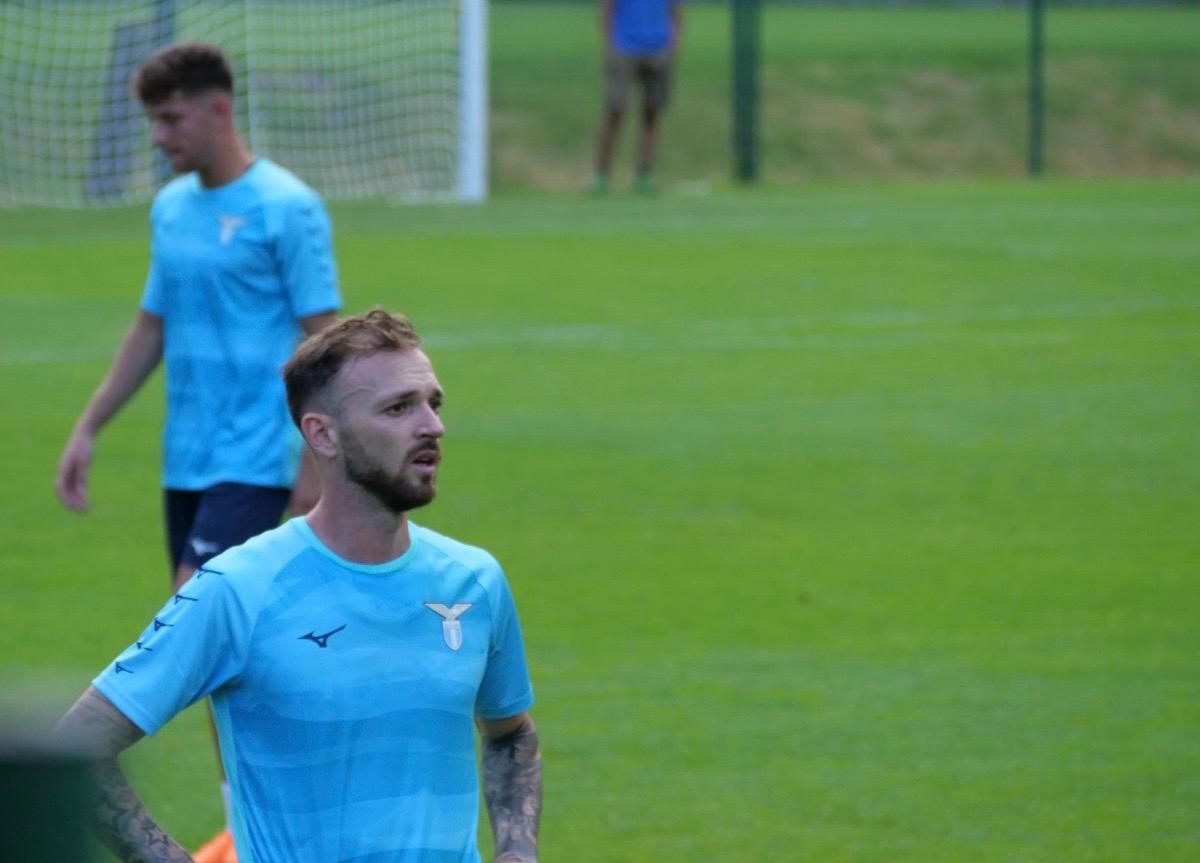 Lazio, Lazzari corre verso il recupero: Como obiettivo concreto