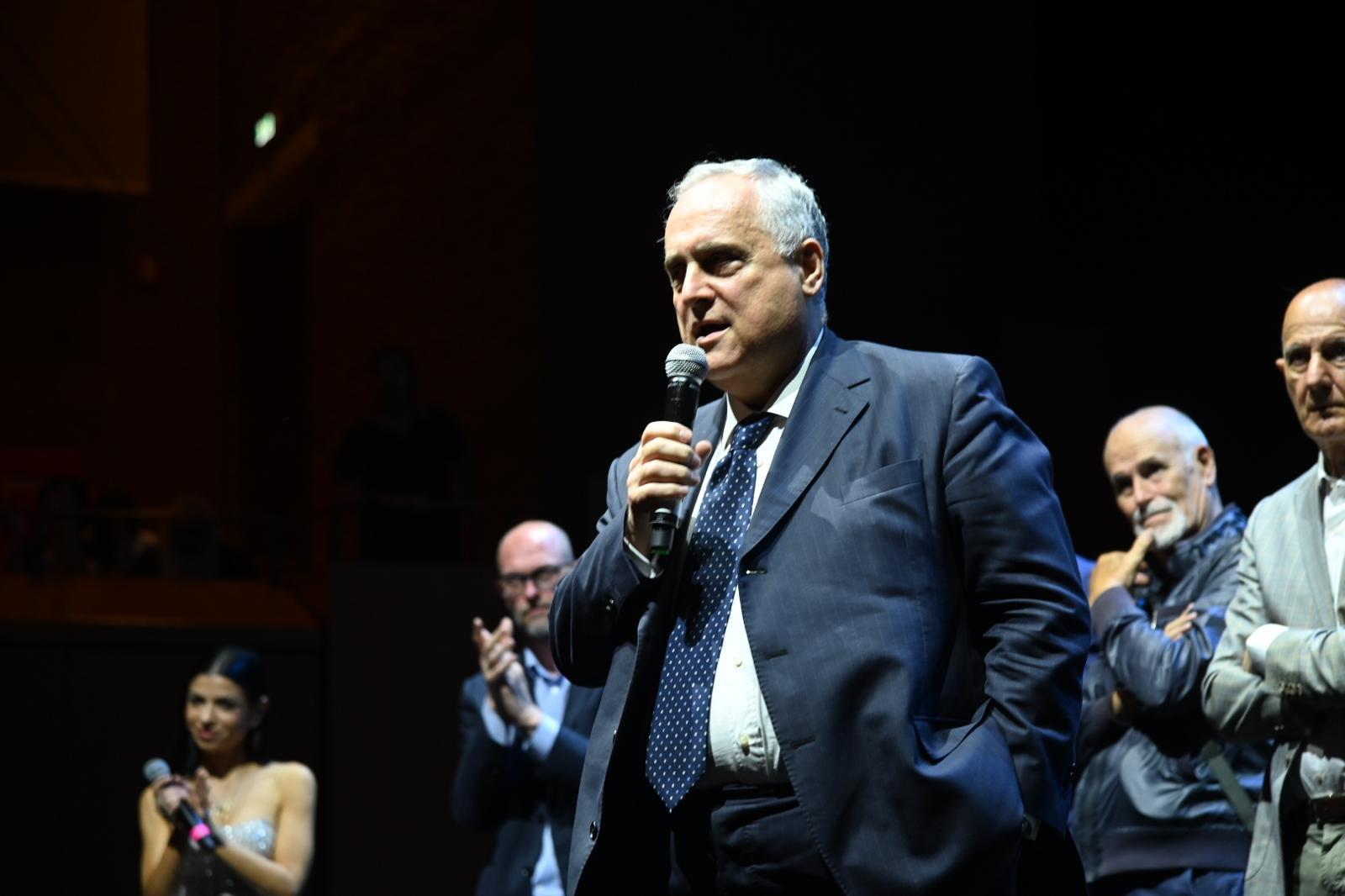 Lazio, Lotito: “Abbiamo tutto per la Champions. Striscione tifosi della Roma? Se l’avessero fatto i laziali…”