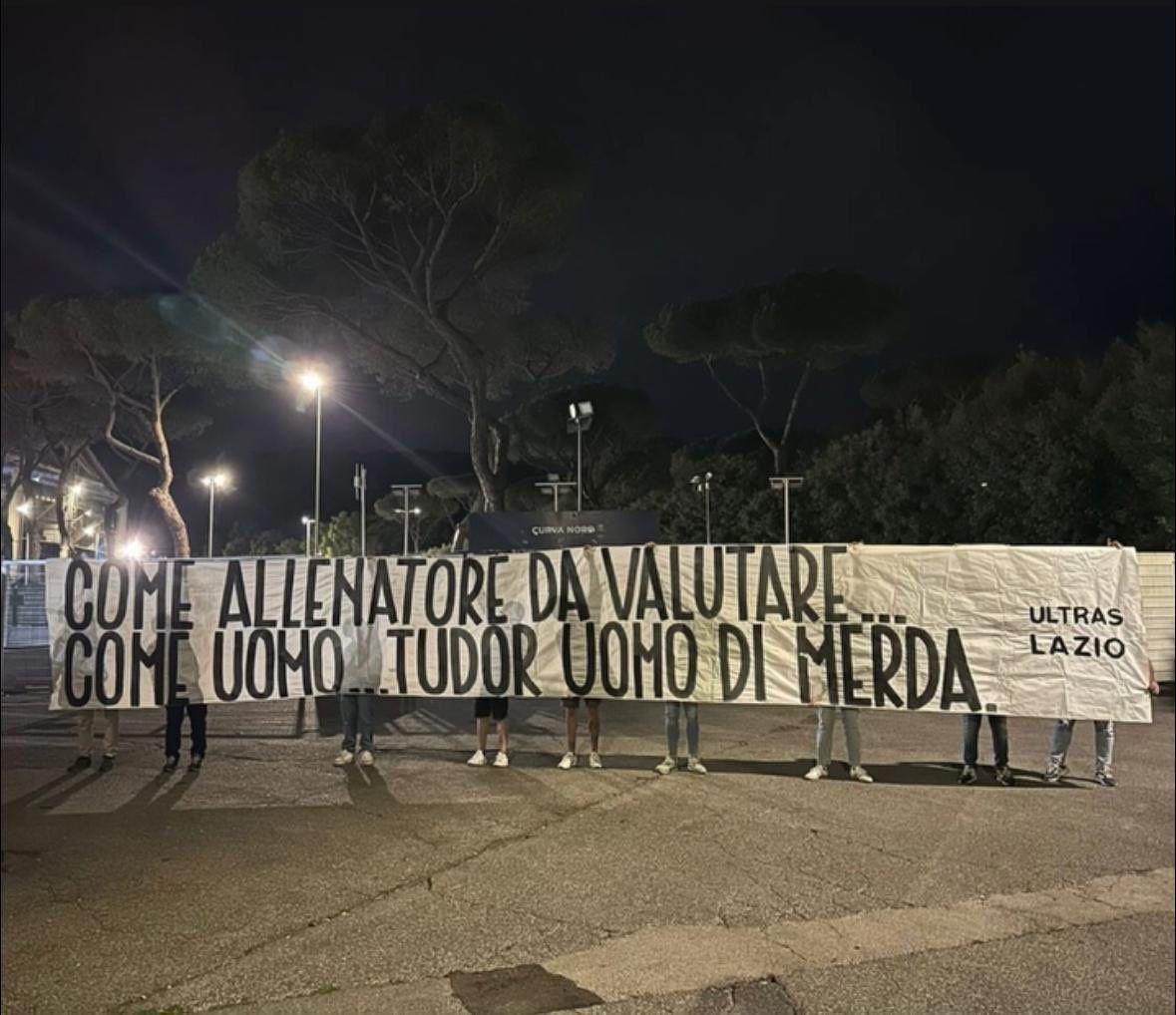 Lazio, “Tudor uomo di m***a”: striscione contro il tecnico da parte della tifoseria organizzata (FT)
