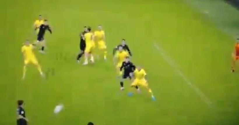 Pugno di Douglas Luiz a Patric in Juventus-Lazio, l’arbitro non vede (VIDEO)