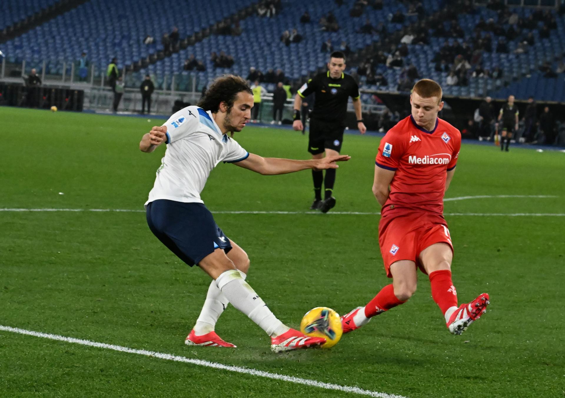 Lazio, Dominguez il preferito per il dopo Gila e Romagnoli. Piace Comuzzo, ma…