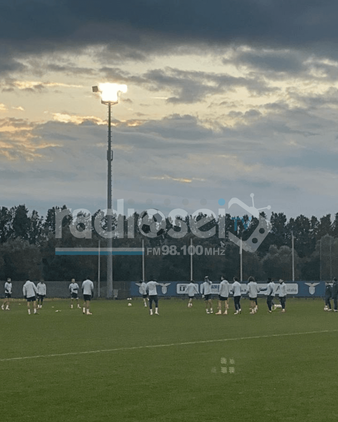 Lazio, oggi l’arrivo di Sarri a Formello: domani si parte, poi il ritiro delle prime volte