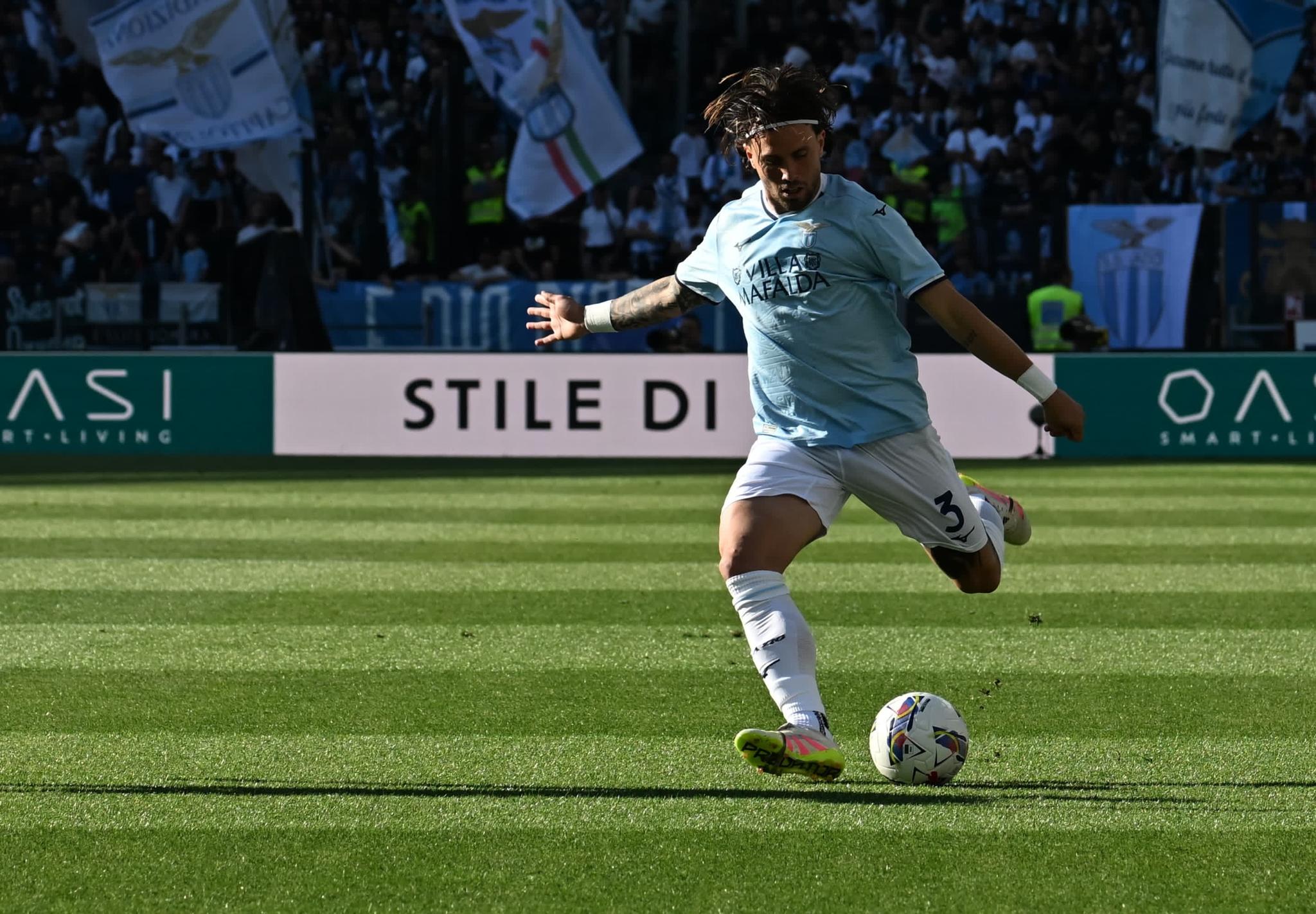 Lazio, un terzino sinistro se parte Pellegrini. Sarri aspetta Tavares in ritiro
