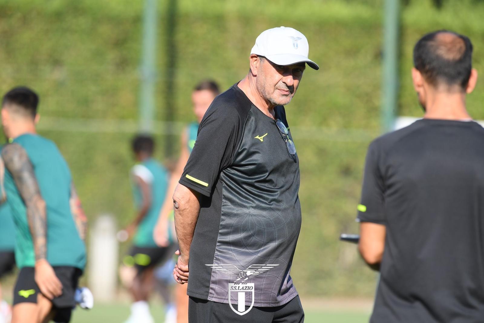 Lazio, tutti aggrappati all’impavido Comandante: la giornata di Sarri tra controlli e campo
