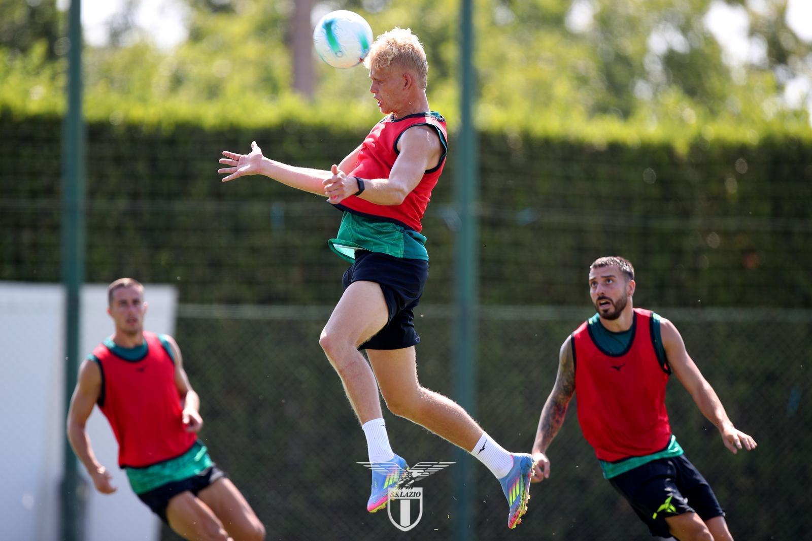 Lazio, Provstgaard inizia le prove generali per Como: quanti complimenti dal ritiro…