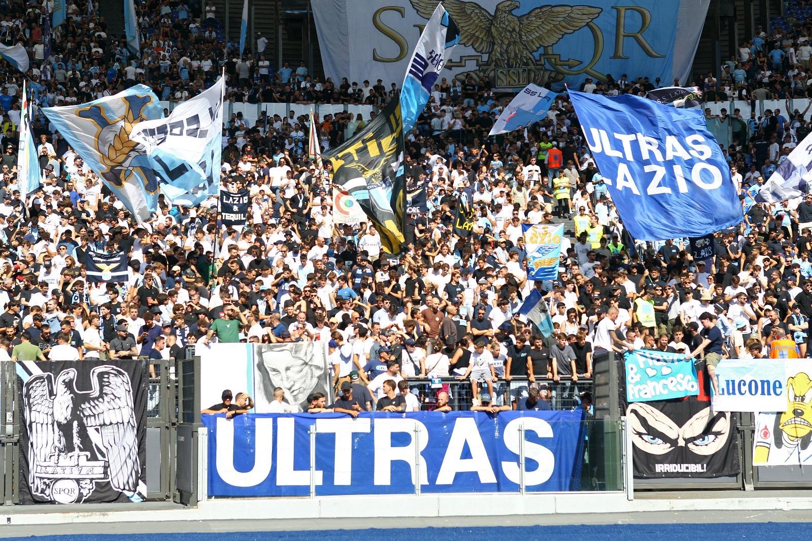 Lazio, anche la mazzata derby: la reazione della Curva al saluto finale della squadra