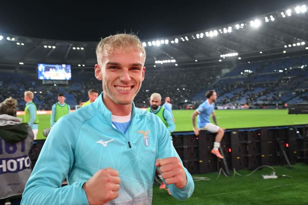 Isaksen, sorriso ed ambizione: “Sto bene, mi sono divertito ad aiutare la Lazio. Ora l’Inter e l’obiettivo Mondiale”