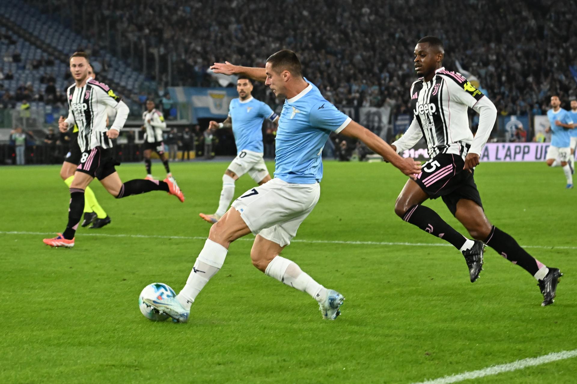 Lazio, stallo Marusic: è caccia al terzino. Gaaei in lista, Valincic costa troppo