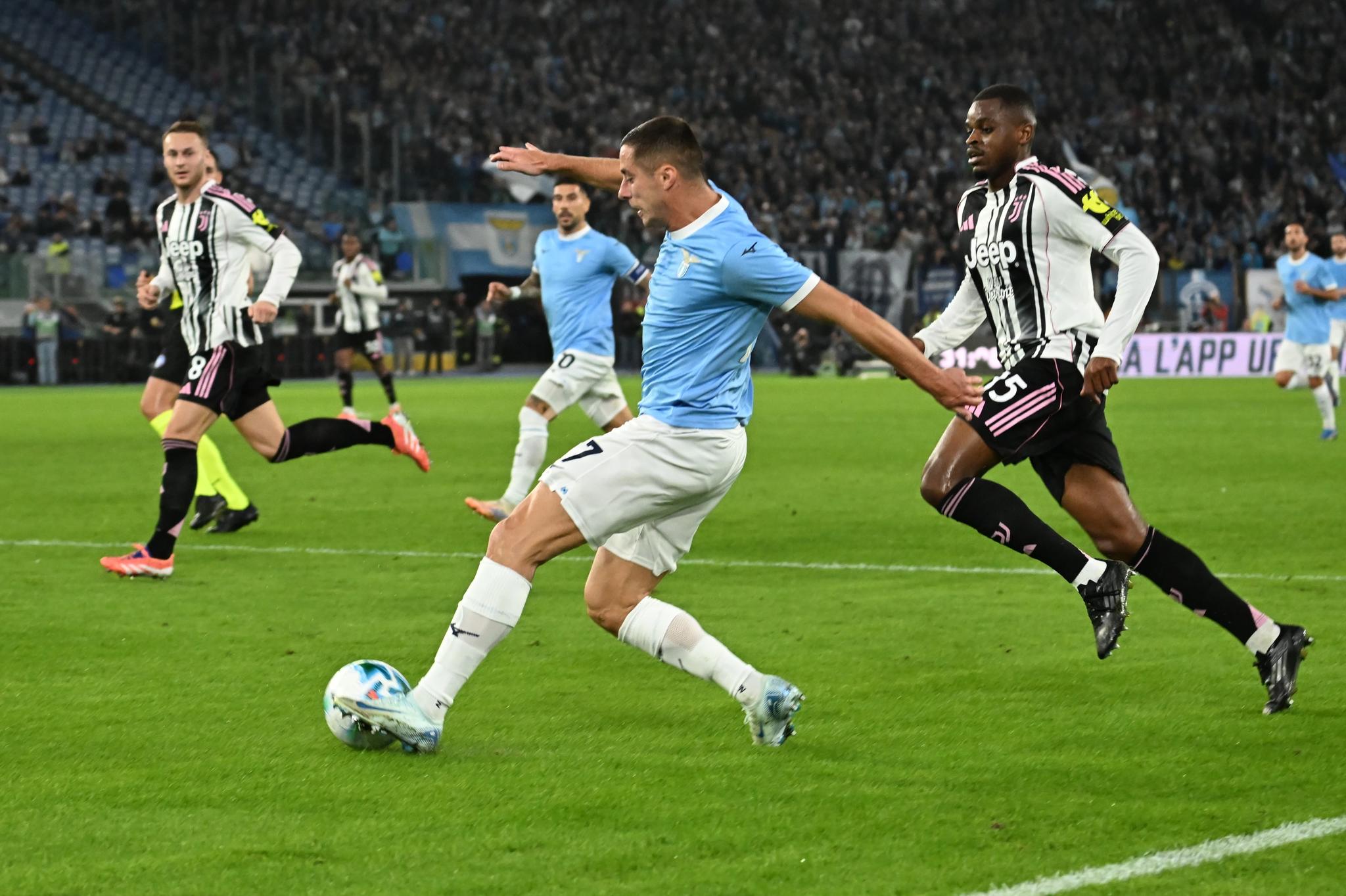 Lazio, Marusic la garanzia sulle fasce. Domani affiancherà Felipe Anderson in una speciale classifica