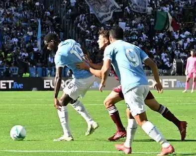 Lazio, Sarri studia l’assetto anti-emergenza: Basic per coprire le spalle a Pedro