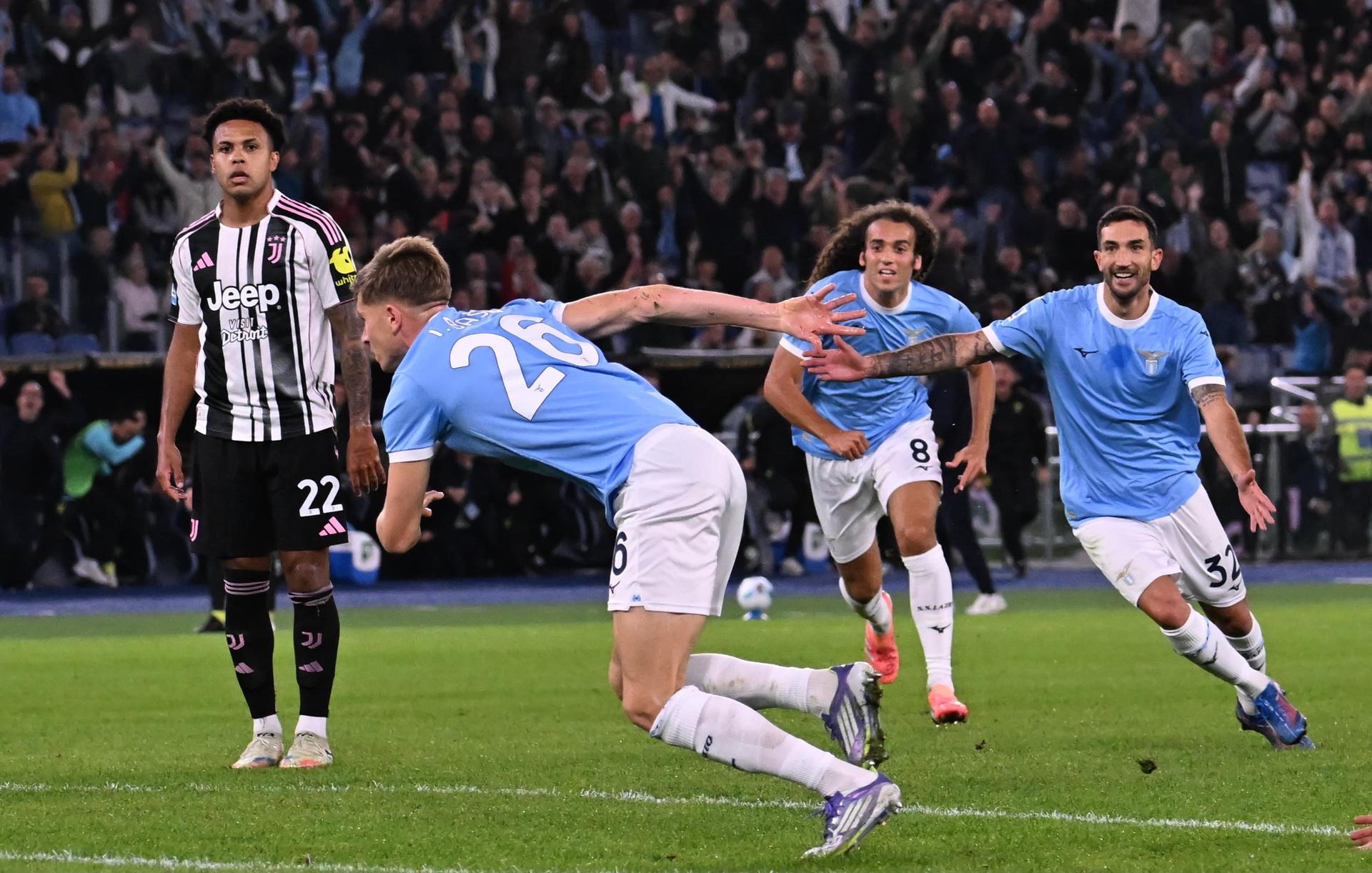 Lazio-Cagliari, formazioni ufficiali: torna Lazzari, ancora Basic