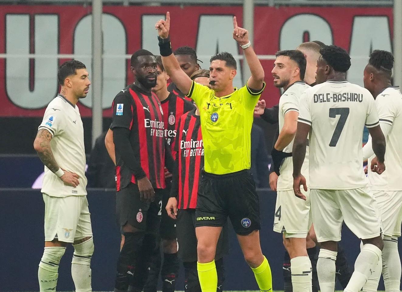 Milan-Lazio, Collu “Ponzio Pilato”: il non fallo di Marusic cancella il rigore