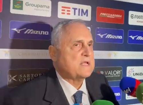 Natale Lazio, Lotito: “Società non scalabile, pressioni inutili. Quello tradito sono io. Arbitri? Se la tifoseria…”. Poi il “gong NASDAQ”
