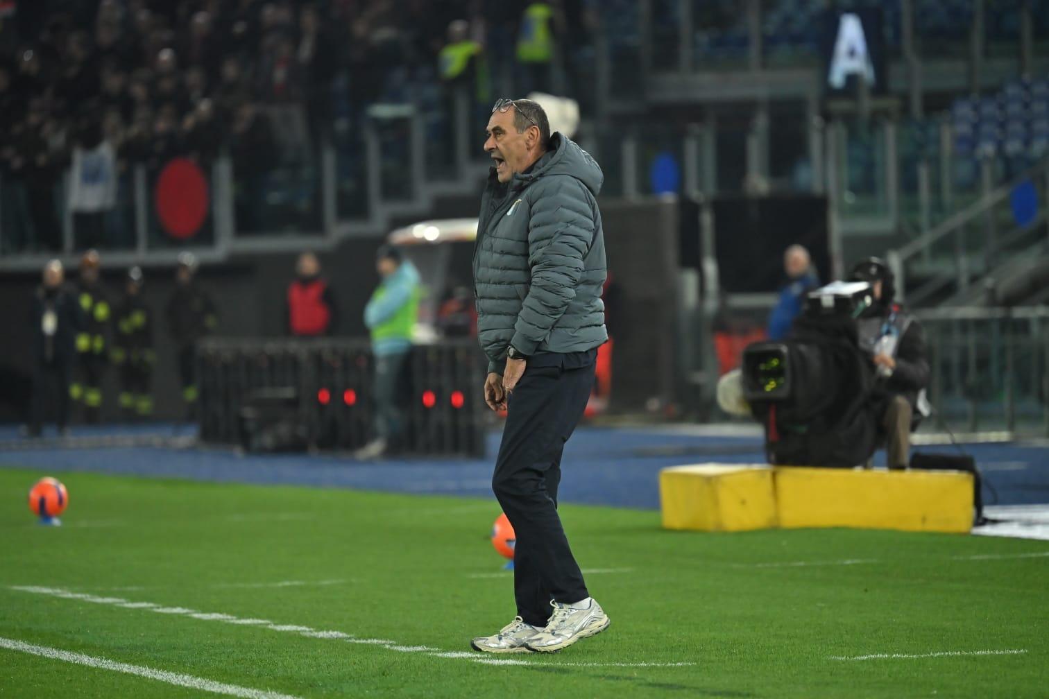 Lazio, conferenza Sarri: “Arbitri? Chiedete alla società, ha detto il contrario… A centrocampo situazione drammatica” (AUDIO)