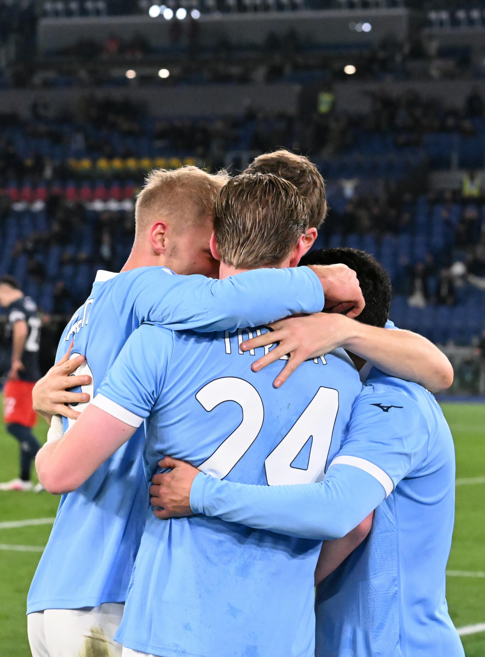 Lazio, emozioni solo nel finale e vittoria in extremis in un Olimpico semi-deserto (5mila tifosi)