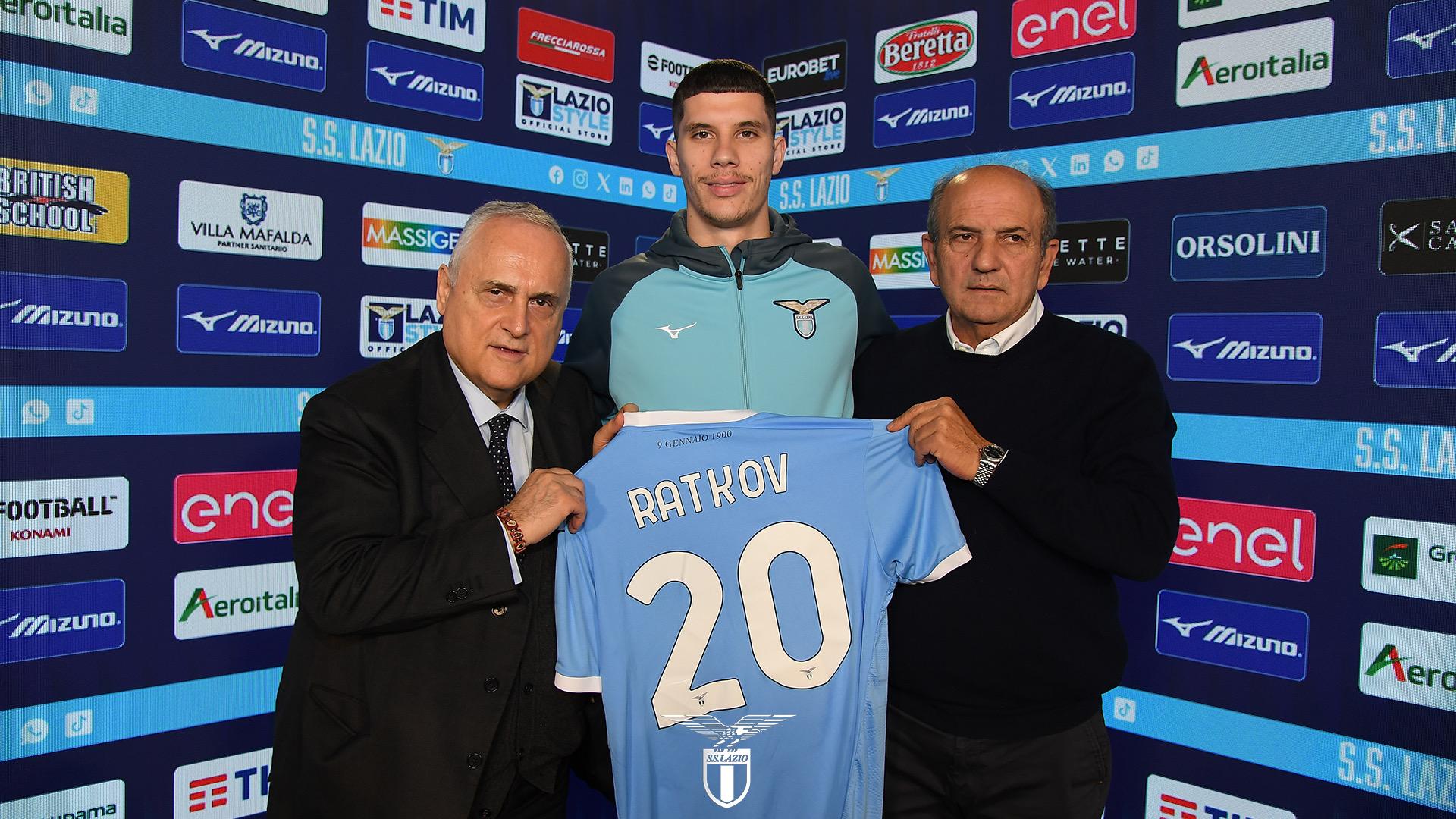 Lazio, Ratkov si presenta: “Pronto per questa sfida. Lavoro per la maglia da titolare”. Fabiani: “Battuta Sarri, lo conosceva al 100%…” (AUDIO)