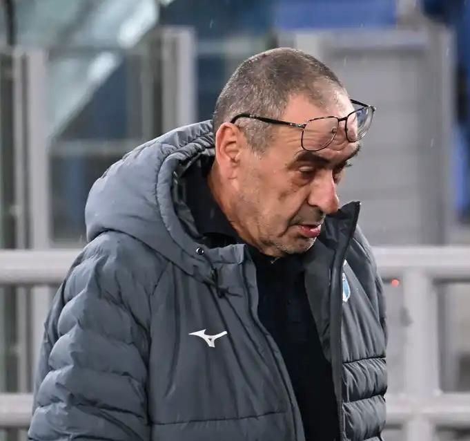 Lazio, Lotito ad un tifoso: “La squadra non è con Sarri”. Poi la nota ufficiale: “Lettura distorta, nessuno contro il tecnico”