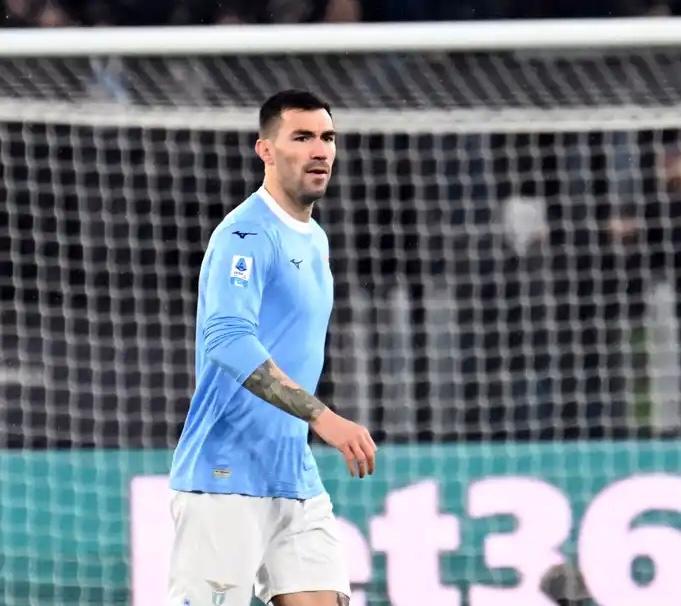 Lazio, Romagnoli torna al centro della difesa: Provstgaard in preallarme ma verso la panchina