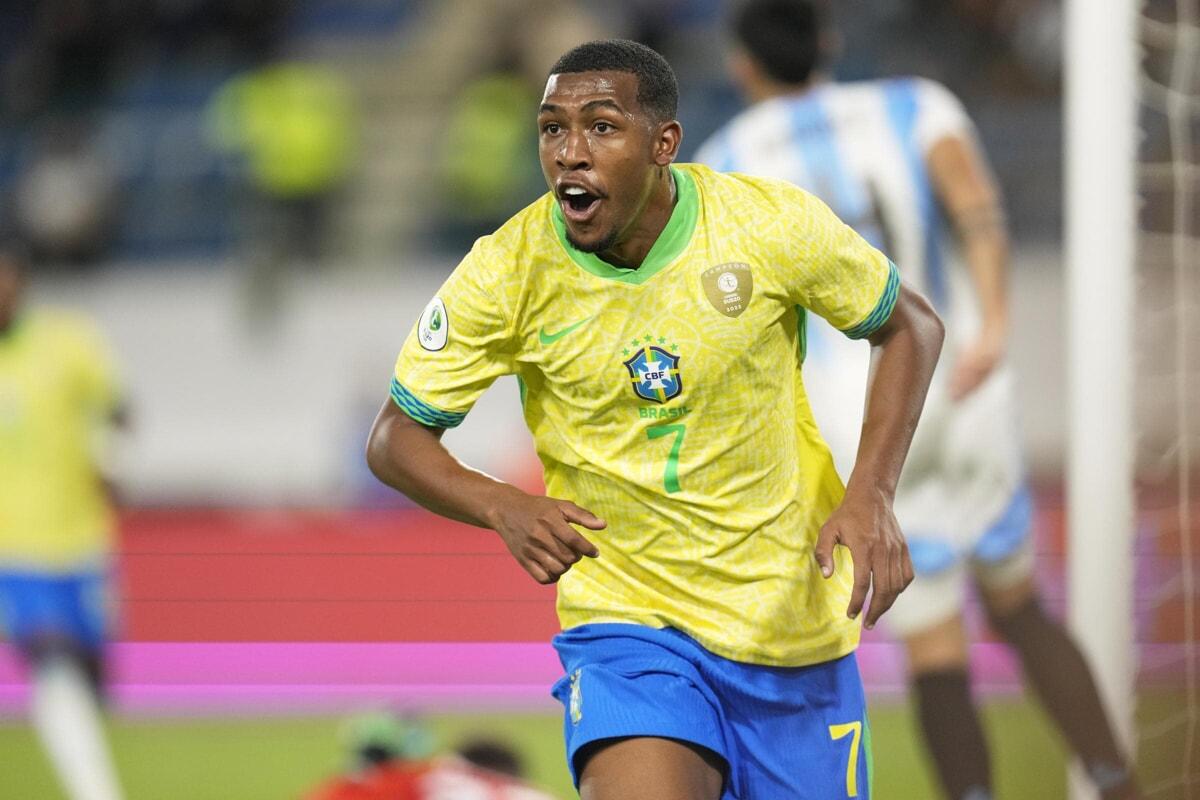 ‘QUELLI CHE…’ – Lazio, Cardone: “Rayan lontano, Bournemouth anche su Fabbian. Mendoza? È ciò che servirebbe…” (AUDIO)