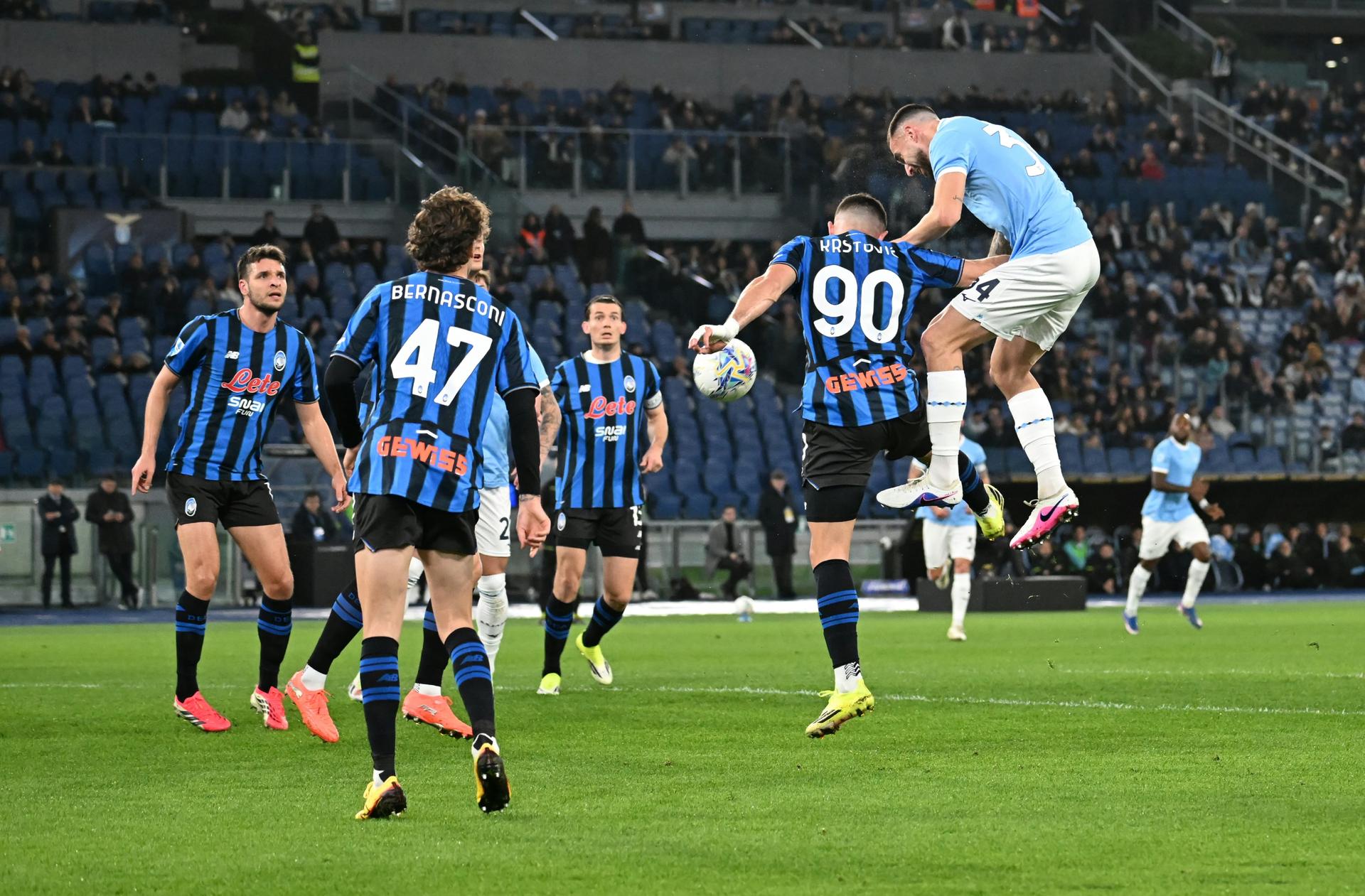 La Lazio gioca, l’Atalanta vince: ora l’Europa è davvero un miraggio