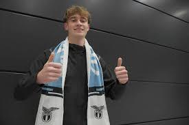 Lazio, Przyborek studia da mezzala. Intanto vuole mettersi in mostra in Nazionale