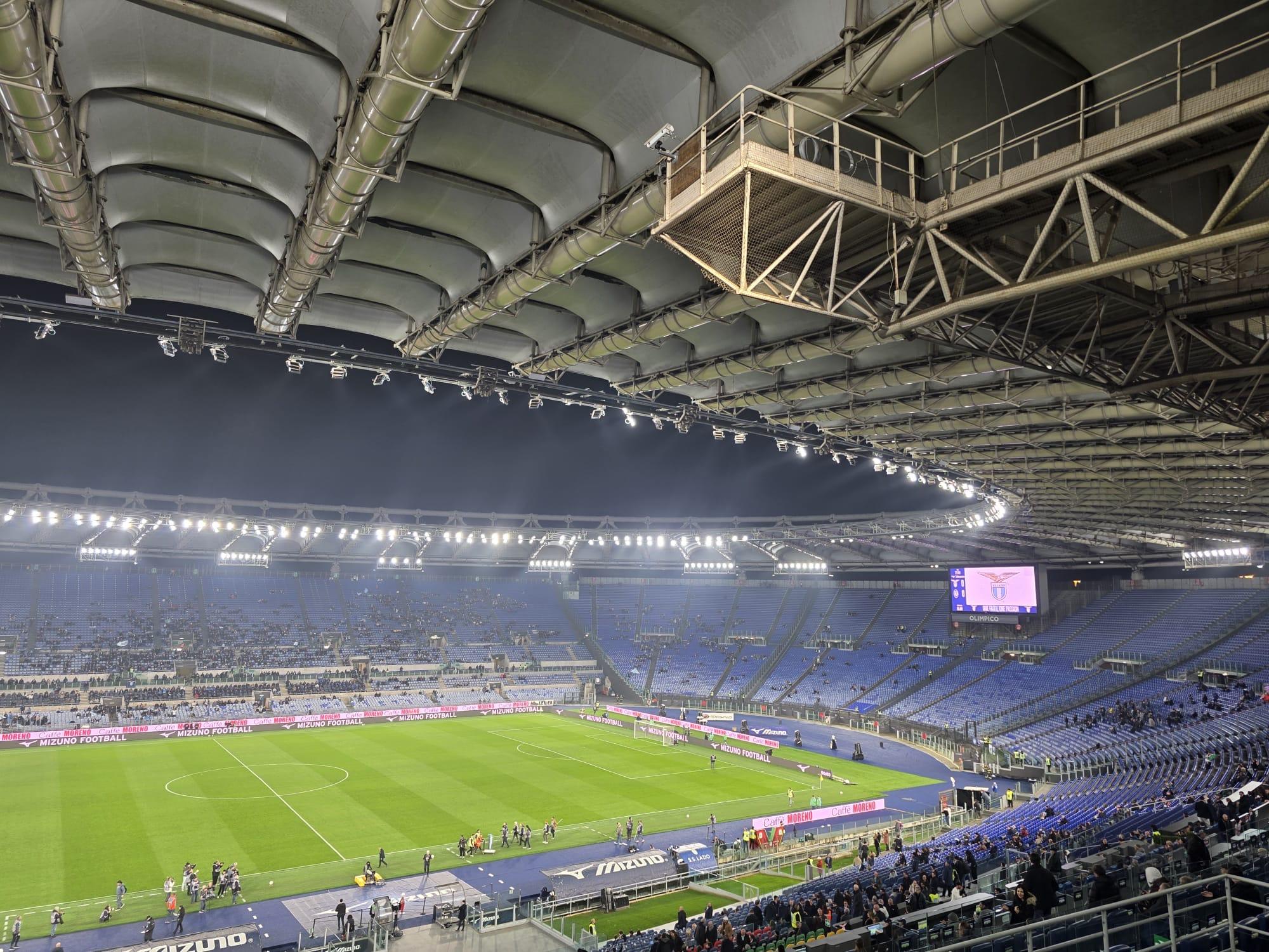 Lazio, la notte degli addii tra smarrimento e decadenza. E con un Olimpico deserto