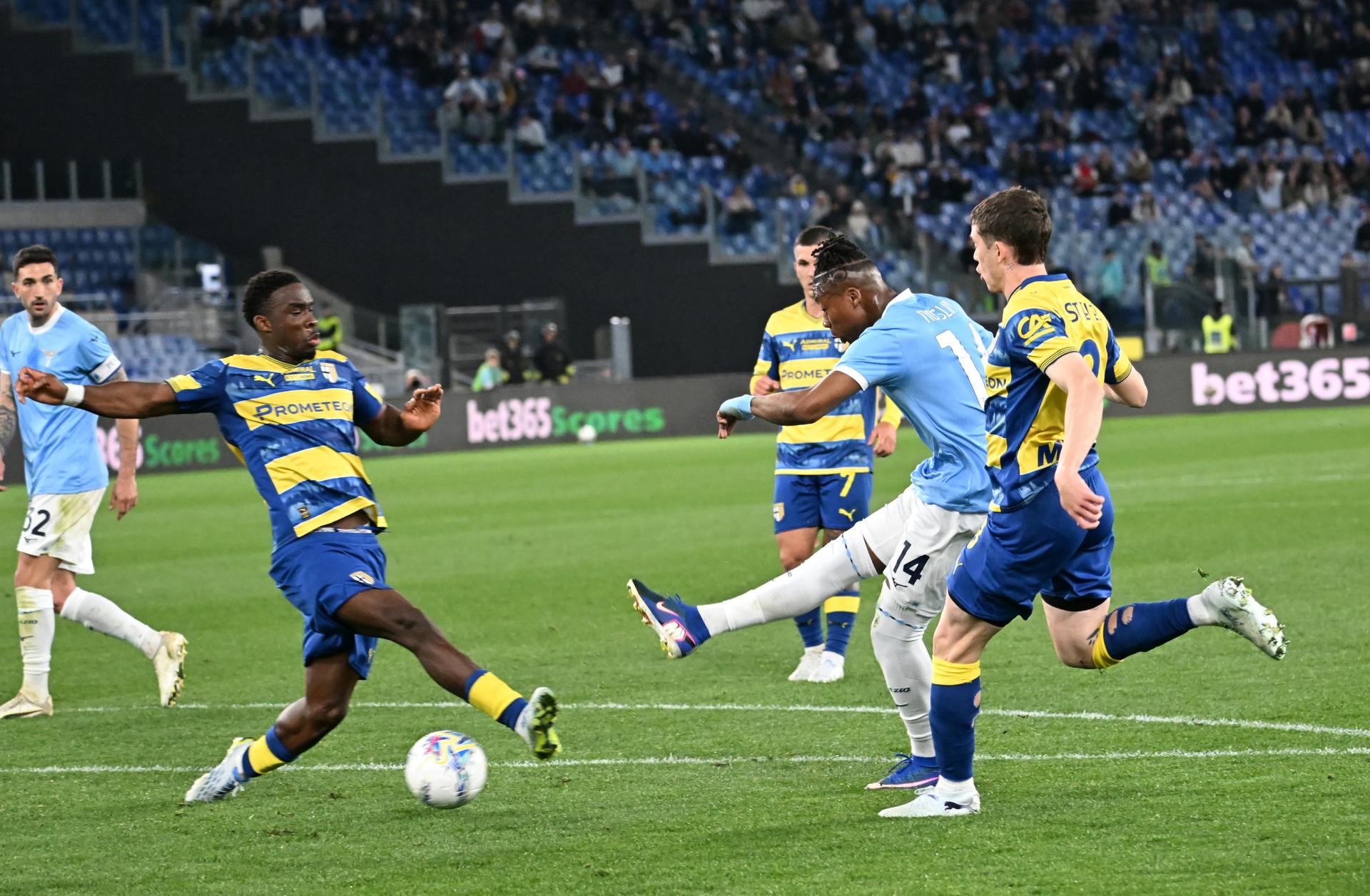 Lazio, troppi pochi tiri in porta. Il peso offensivo è tutto sugli esterni: i numeri