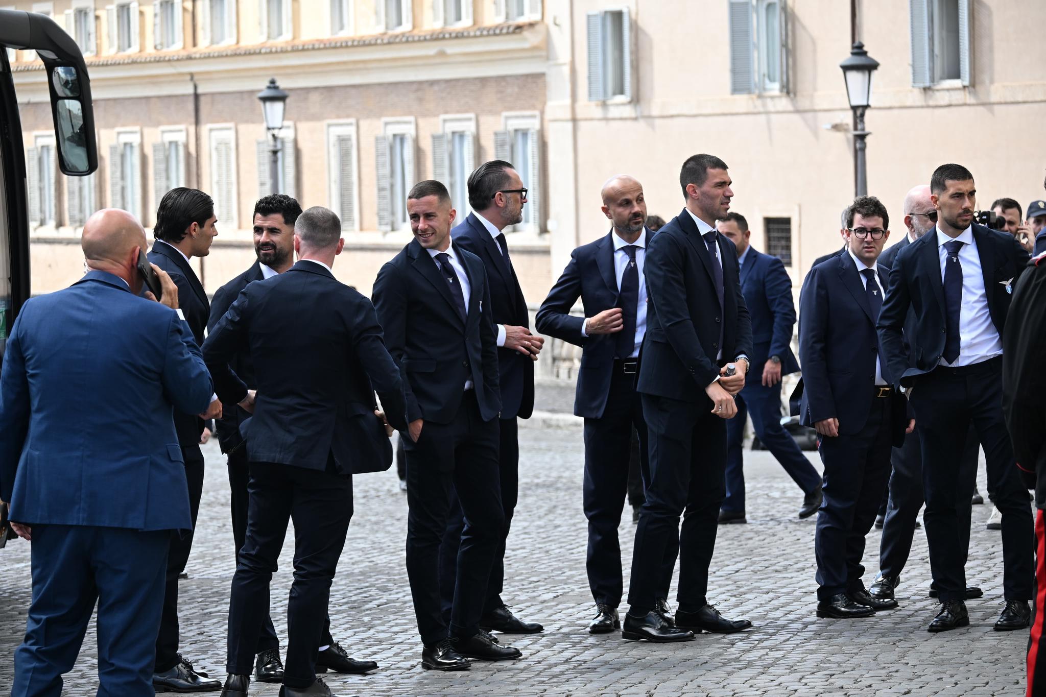 Finale Coppa Italia, l’arrivo di Lazio ed Inter in Quirinale da Mattatella (FT)