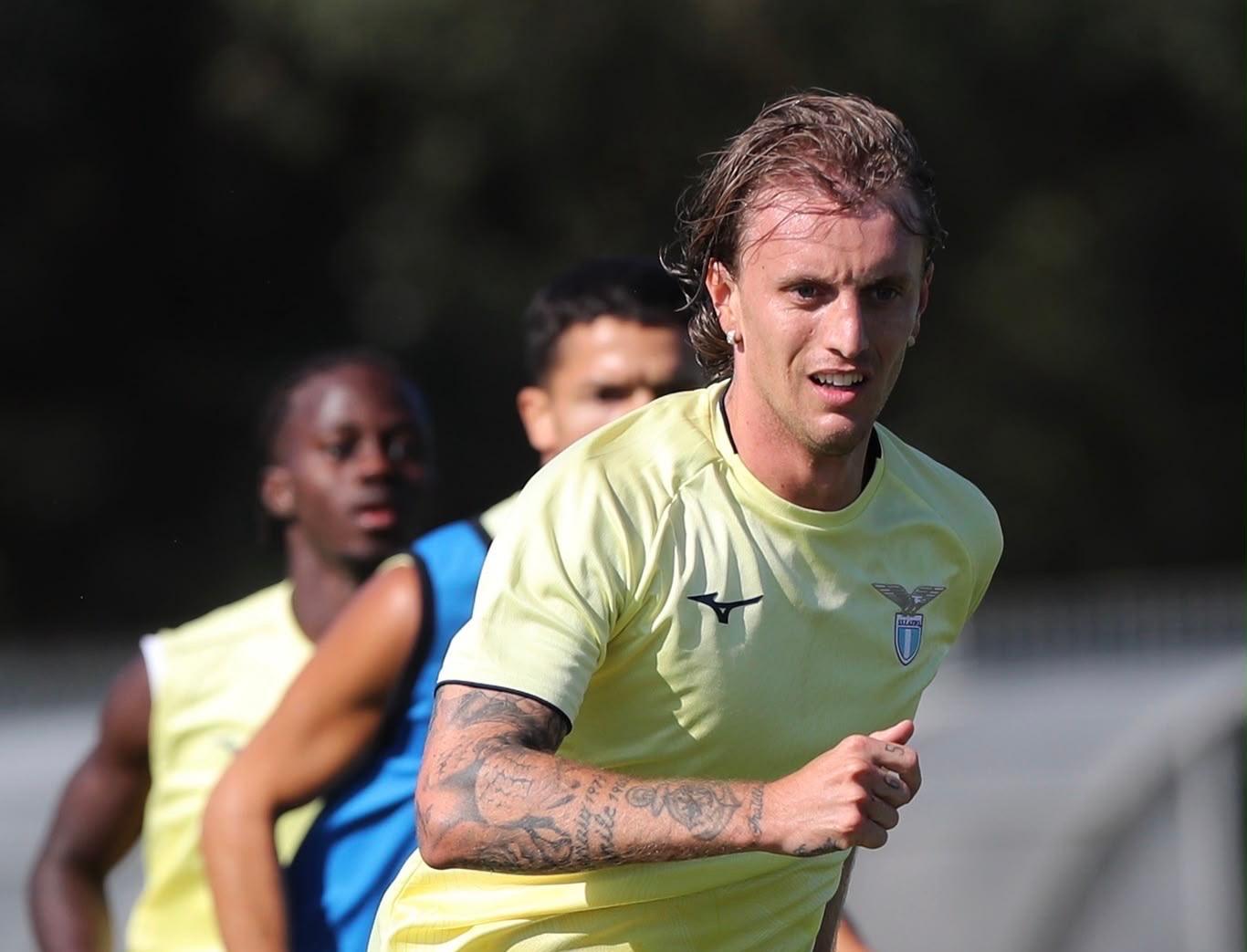 Lazio, Rovella resta ai box: non c’è il via libera degli esami. Out con il Monza