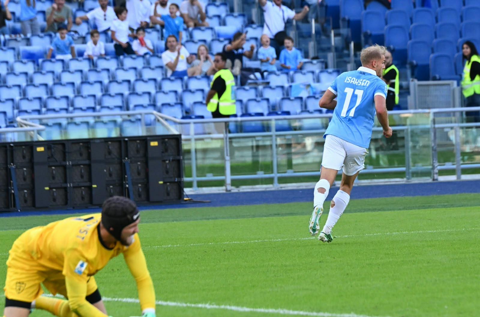 L’Equipe sulla doppia faccia della Lazio: “Squadra prima e tifosi esasperati da Lotito”