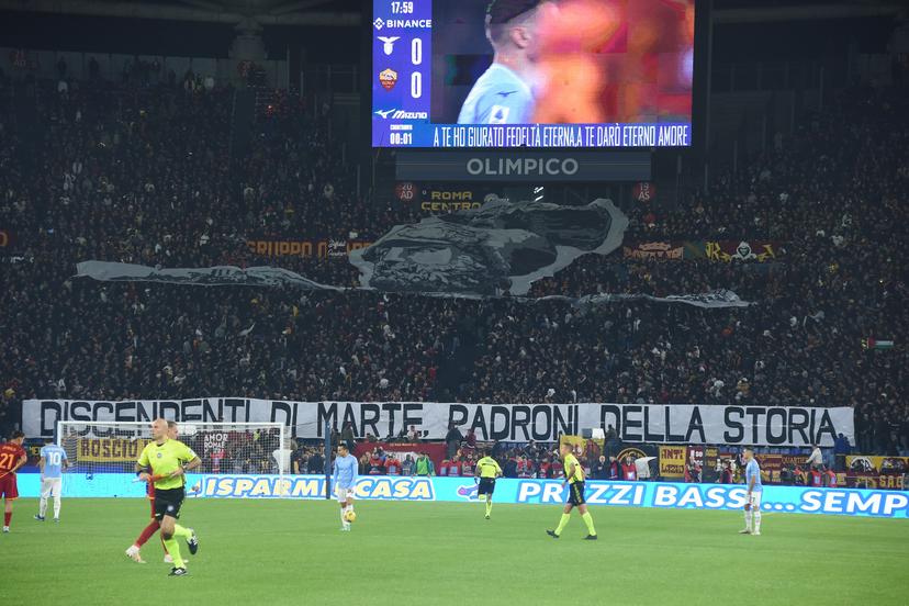 La Lazio prende in giro la curva della Roma: il video virale scatena polemiche