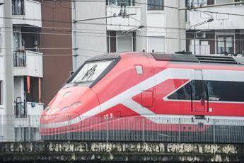 Stop ai treni sulla linea Alta velocità Roma-Firenze, cosa cambia da fino a lunedì 13 aprile