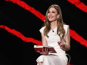 Belve torna in tv, Amanda Lear e Micaela Ramazzotti tra gli ospiti della puntata