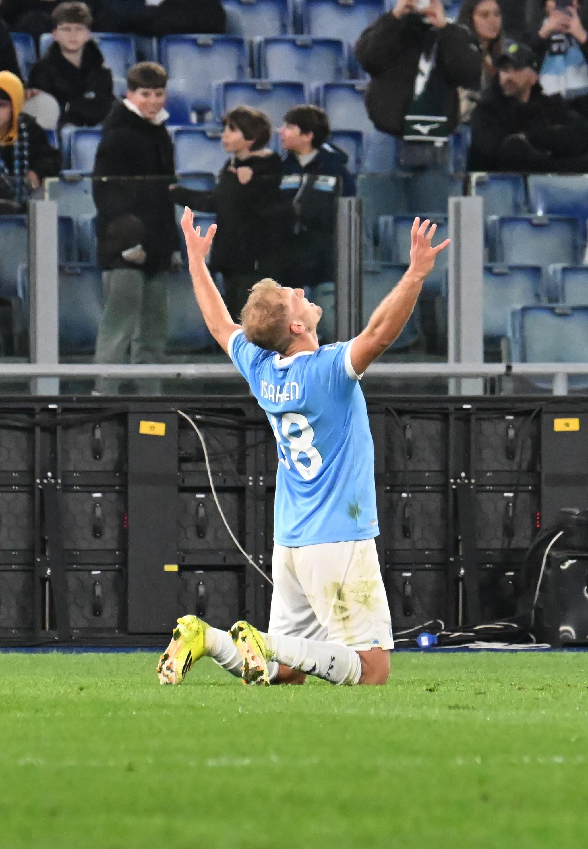 Lazio, Isaksen e Gila in coro: “Vittoria ed atmosfera incredibile, con i tifosi un uomo in più”