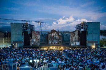 Festival Puccini 2026, apre ‘Turandot’ con la regia di Jackie Chan