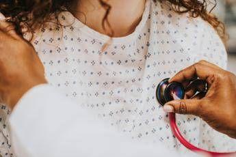 Pertosse, aumentano i casi in Italia: “Malattia altamente contagiosa”