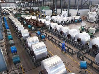 Stretto di Hormuz chiuso, non solo gas e petrolio ma anche un altro rischio: la crisi dell’alluminio