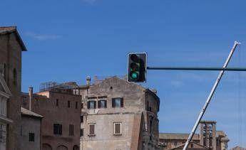 A Roma semafori con luce bianca per auto a guida autonoma? Patanè: “Sono fake news”