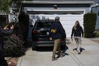 Attentato a Washington, Allen e il manifesto contro Trump: “Stop ai suoi crimini”