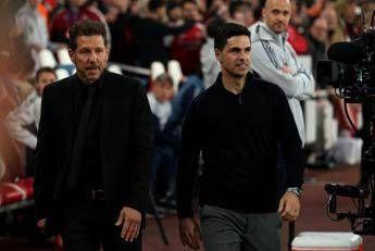 Furia Simeone con Arteta: rissa tra panchine in Arsenal-Atletico Madrid