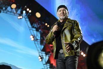 Vasco Rossi, il ritorno del Blasco politico: “La musica è contro la guerra”