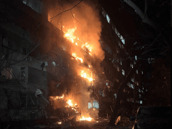 Guerra Russia-Ucraina, attacco su Kiev: “Almeno 3 morti e 22 feriti”. Droni verso Mosca: temporaneamente chiusi gli aeroporti